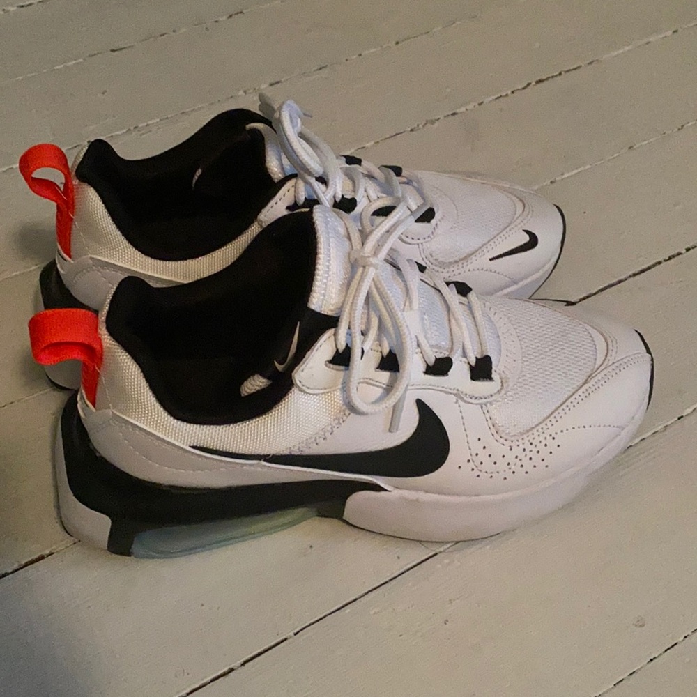 Nike Air 6.5. Excellent condition.